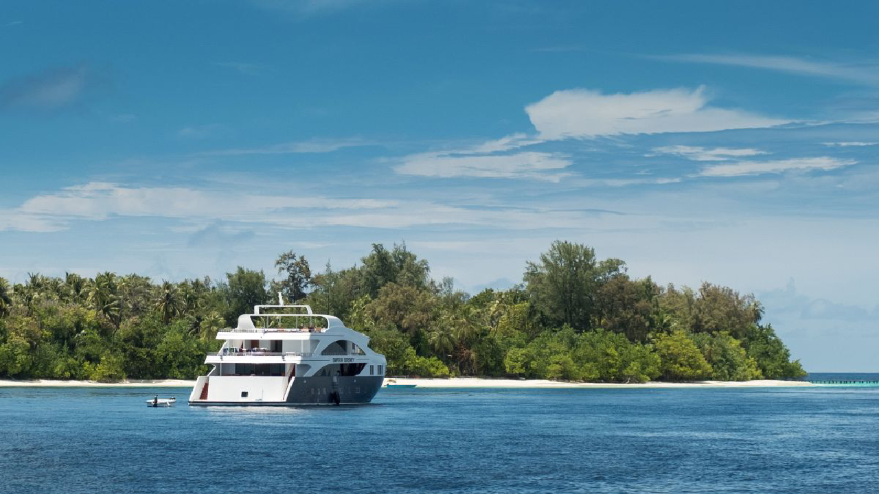 Emperor Serenity, Maldives (2)