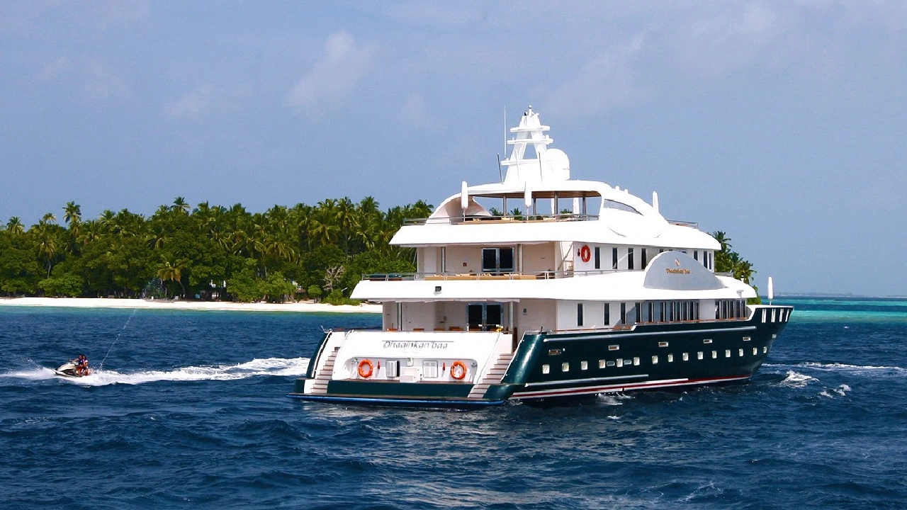 yacht 10